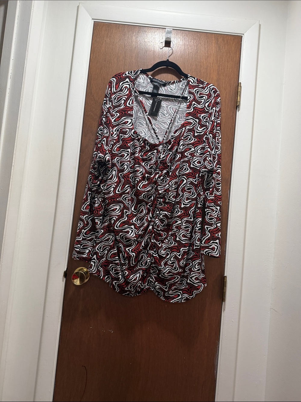 Ashley Stewart Red Black White Swirl V-Neck Long Sleeve Top